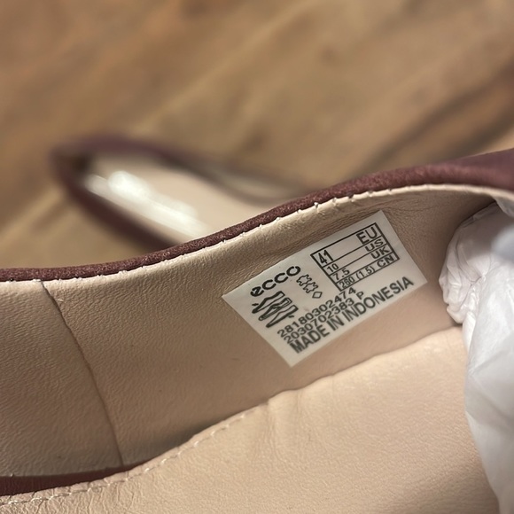 Ecco Women's Burgundy Heels - Picture 10 of 10